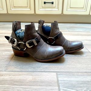 Freebird “Truce”, dark grey, size 8